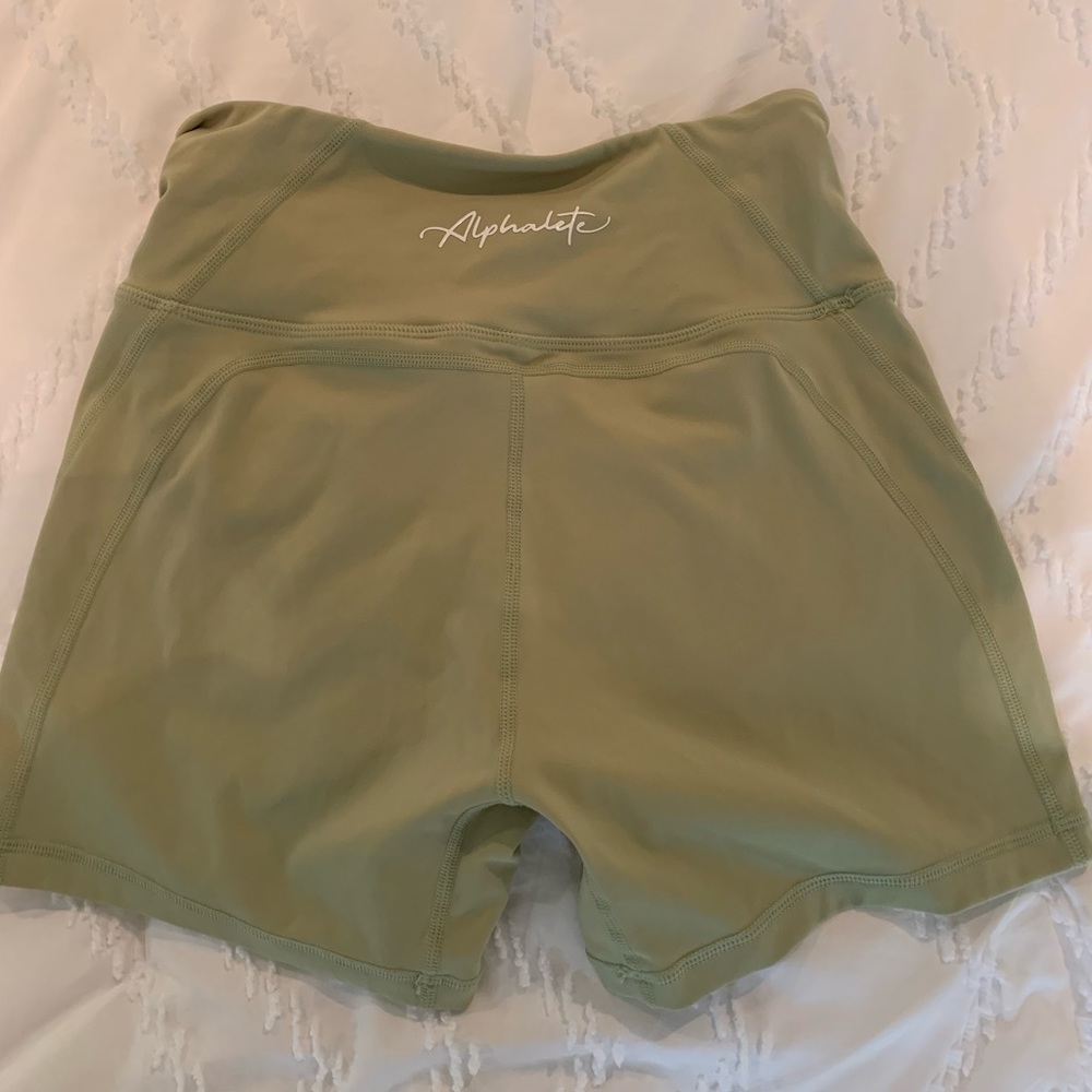 Alphalete Pulse Short Small Matcha